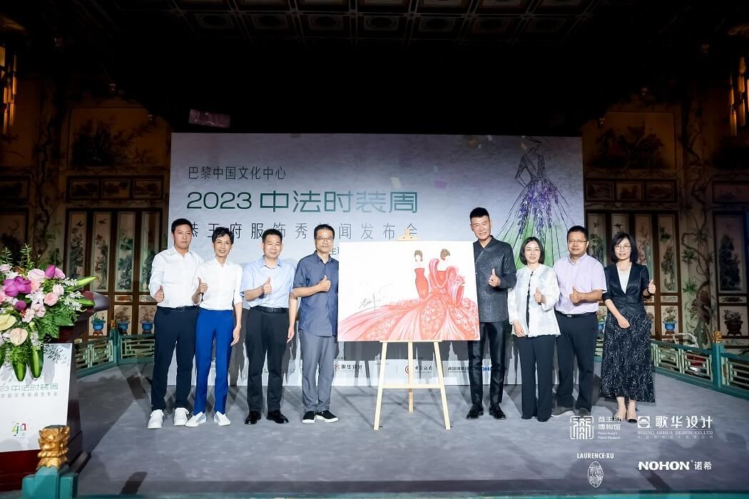 The guests posed for a group photo.